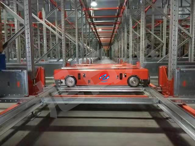 四向穿梭车.jpg